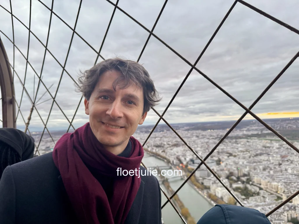 Monter au Sommet de la Tour Eiffel